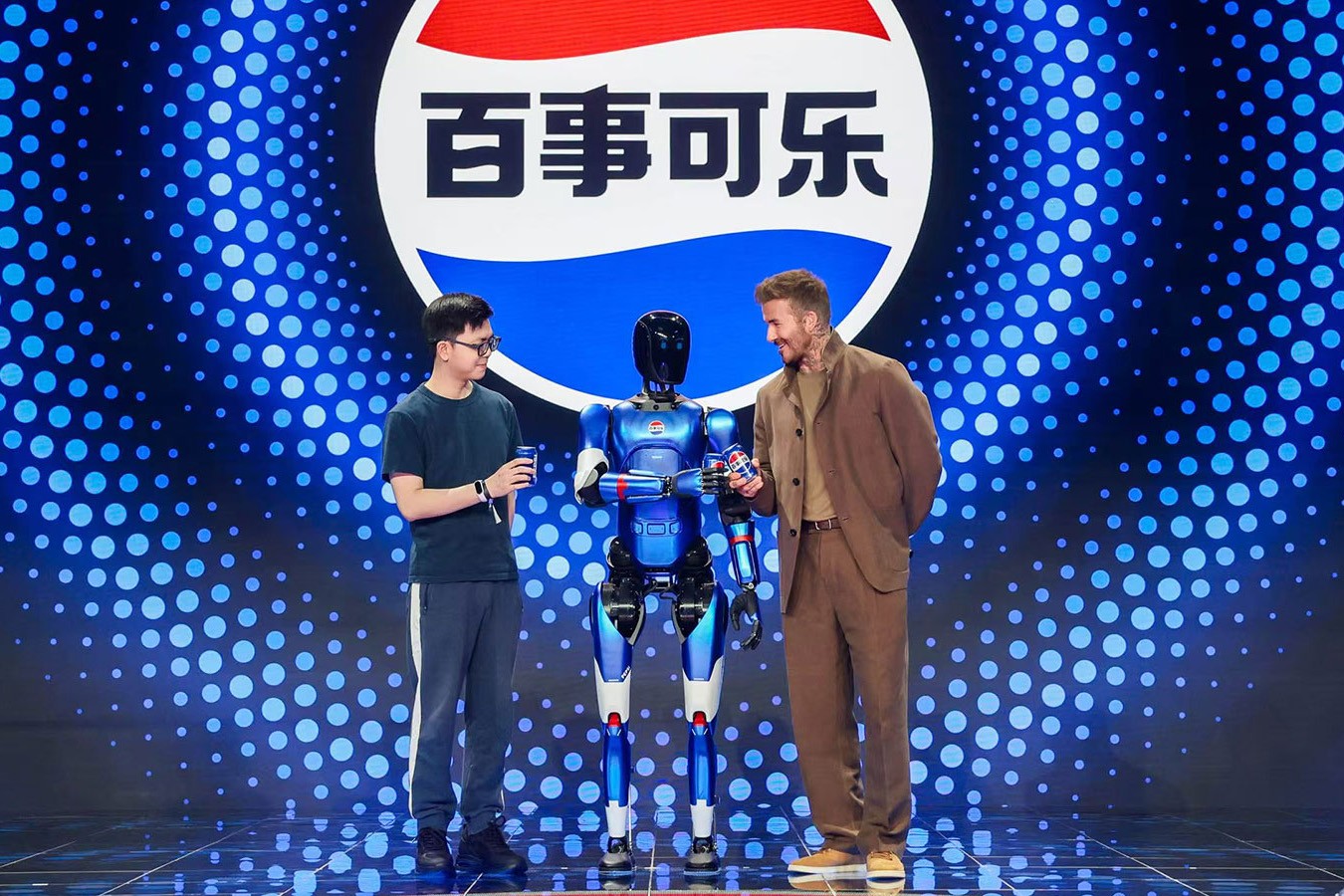 UB8优游机器人携手百事中国共创“百事蓝宝” 共燃渴望新章